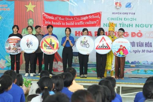 Tuyên truyền Luật Giao thông đường bộ cho 400 học sinh huyện Chư Păh