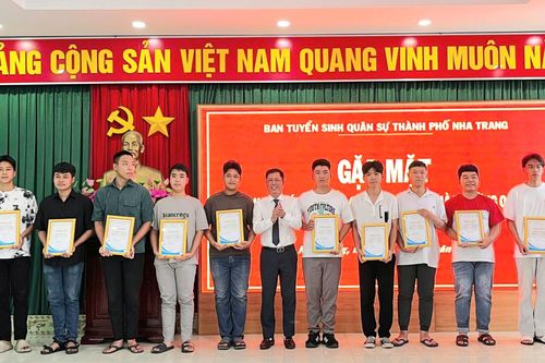 Ban Tuyển sinh quân sự TP. Nha Trang: Gặp mặt các thí sinh trúng tuyển vào các học viện, nhà trường quân đội