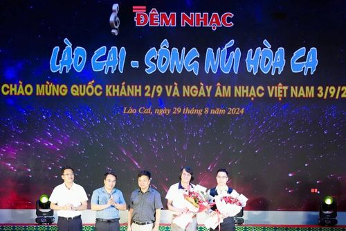 Vang vọng đêm nhạc 'Lào Cai – sông núi hòa ca'