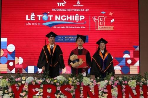 Trường Đại học Yersin Đà Lạt trao bằng tốt nghiệp cho 533 thạc sĩ, kiến trúc sư, dược sĩ, cử nhân