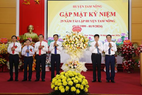 Huyện Tam Nông gặp mặt kỷ niệm 25 năm tái lập huyện