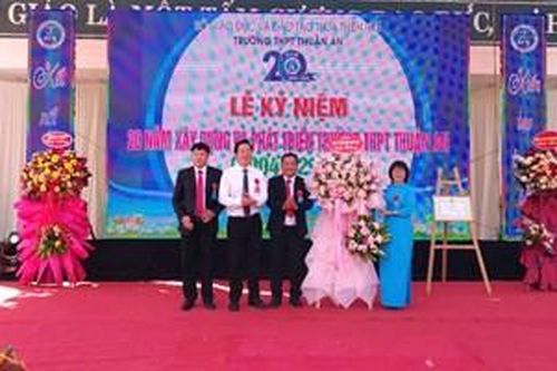 Trường THPT Thuận An vinh dự được Chủ tịch UBND tỉnh tặng Bằng khen