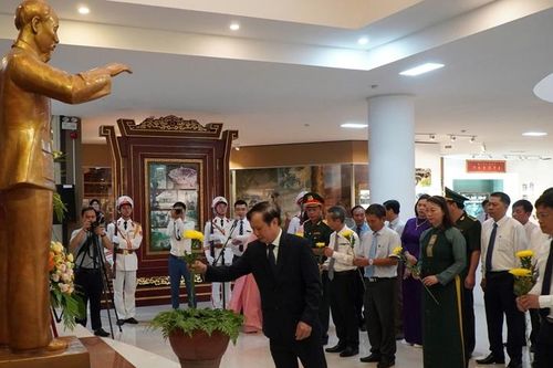 Hình ảnh Chủ tịch Hồ Chí Minh trên báo chí cách mạng Việt Nam