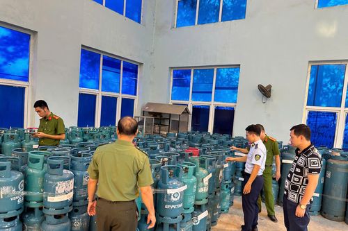 Phát hiện cơ sở san, chiết, nạp lượng lớn khí LPG trái phép tại Bắc Ninh