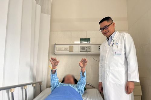 Cảnh báo: Bị ù tai, có tiếng thổi trong đầu nên đi khám ngay
