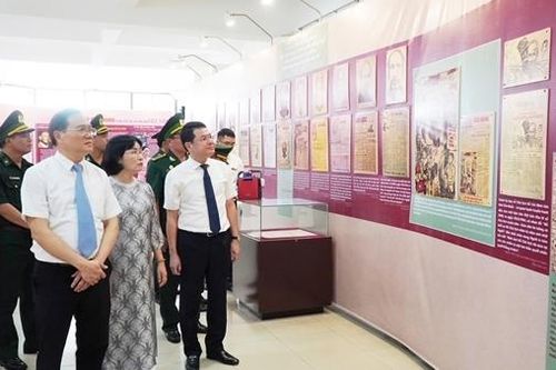 Triển lãm 'Hình ảnh Chủ tịch Hồ Chí Minh trên báo chí cách mạng Việt Nam'