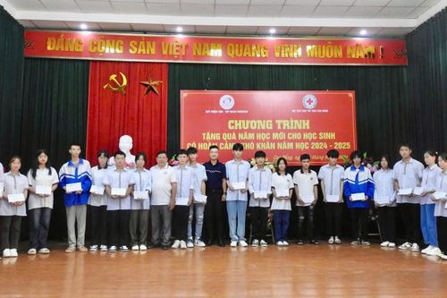 Quỹ Thiện Tâm, Tập đoàn Vingroup trao học bổng cho 100 học sinh có hoàn cảnh khó khăn