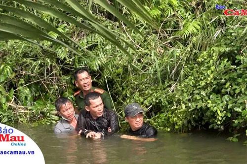 Cà Mau: Triệt xóa tụ điểm đá gà ăn tiền giữa đồng trống