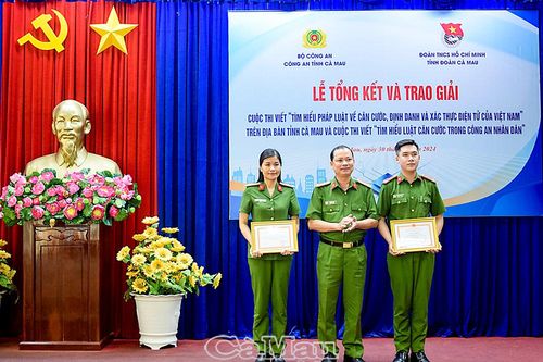 Trao giải cuộc thi viết 'Tìm hiểu pháp luật về căn cước, định danh và xác thực điện tử của Việt Nam'