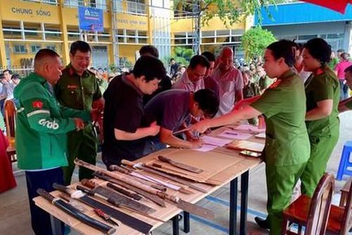 Quận 1: Tiếp tục phát động nhân dân giao nộp vũ khí thô sơ