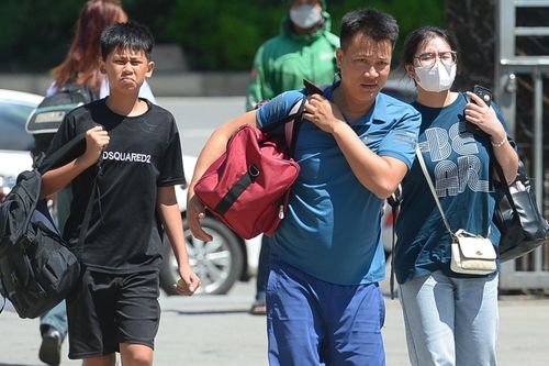Nhiều người xin nghỉ làm để bắt xe về quê, tránh thảm cảnh tắc đường dịp lễ