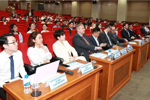 150 bác sĩ và kỹ thuật viên chẩn đoán hình ảnh cập nhật kiến thức về EOB-MRI