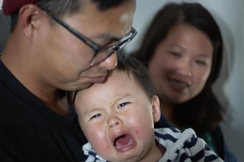 Nhốt bé gái khóc nhiều ở nhà vệ sinh máy bay, 2 phụ nữ Trung Quốc gây phẫn nộ