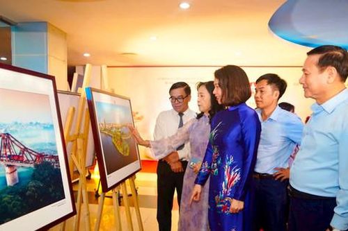 Triển lãm ảnh nghệ thuật chủ đề 'Thủ đô Hà Nội - Vị thế mới - Tầm vóc mới'