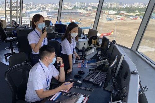 Ký ức lịch sử của hàng không Việt Nam qua tọa đàm 'Vùng trời của chúng ta'
