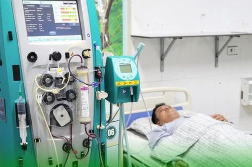 Người đàn ông 35 tuổi ở Phú Thọ nhập viện cấp cứu lúc nửa đêm, máu đặc như sữa