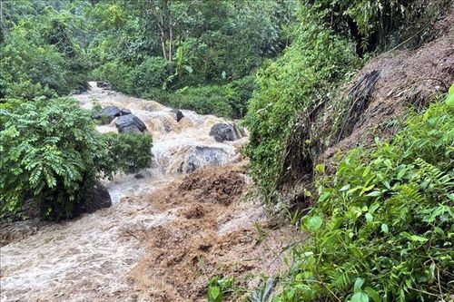 Người dân cần di chuyển thận trọng khi có mưa lớn, tránh tai nạn đáng tiếc