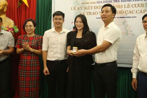 Hà Nội: Trao tặng nhẫn cưới cho 30 cặp đôi có hoàn cảnh khó khăn