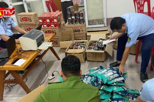 Tạm giữ gần 500 sản phẩm thực phẩm 'hot' của Hàn Quốc là hàng nhập lậu