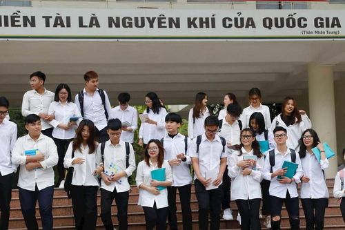 Học bổng hỗ trợ tân sinh viên