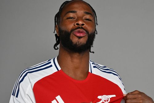 Vì sao Arsenal gây bất ngờ với Sterling