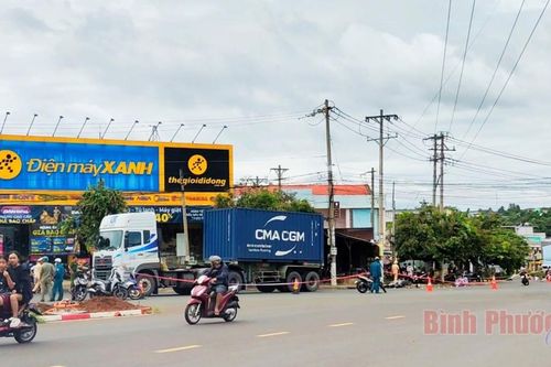 Tai nạn giao thông mới nhất 31/8/2024: 2 dì cháu tử vong dưới gầm xe container