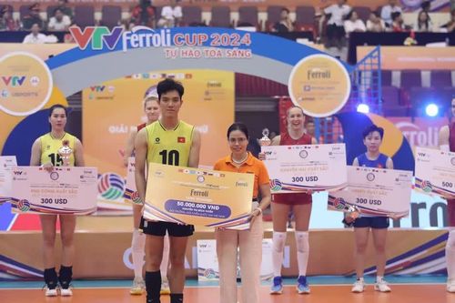 Bích Tuyền và 2 đồng đội được vinh danh, xác định Hoa khôi bóng chuyền VTV Cup 2024