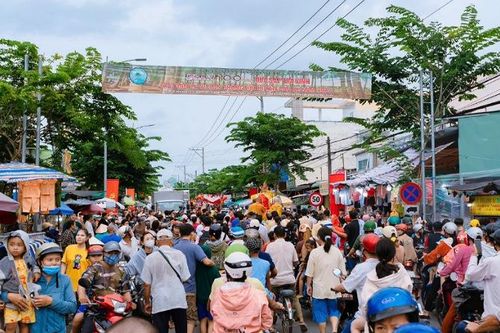 Hơn 43.000 lượt người đến Festival 100 năm Dừa sáp Trà Vinh và Tuần lễ Vu lan Thắng Hội 2024