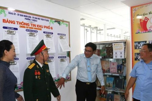 Ra mắt Không gian văn hóa Hồ Chí Minh và 'Tủ sách Dân vận' ở chung cư