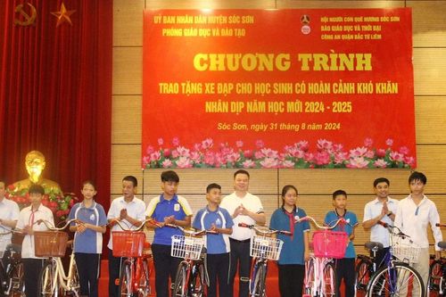 Tặng xe đạp cho 120 học sinh có hoàn cảnh khó khăn trước thềm năm học mới
