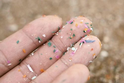 Công nghệ đáng ngạc nhiên này có thể loại bỏ vi nhựa khỏi nước uống