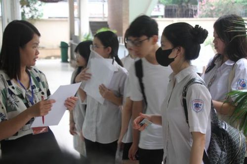 Đề toán minh họa vào lớp 10 công lập Hà Nội: Bình mới rượu vẫn cũ