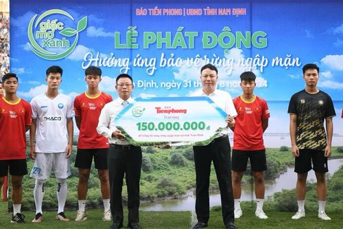 Báo Tiền Phong tổ chức trồng mới 1 ha rừng ngập mặn ven biển tại Nam Định