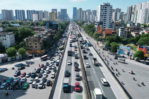 Liên tiếp xảy ra tai nạn giao thông gây ùn tắc hàng giờ trong ngày đầu nghỉ lễ