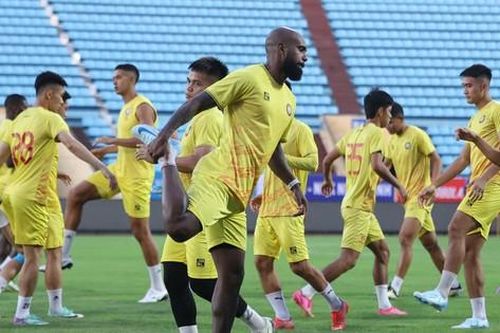 Đông Á Thanh Hóa hừng hực khí thế tại 'chảo lửa' Thiên Trường