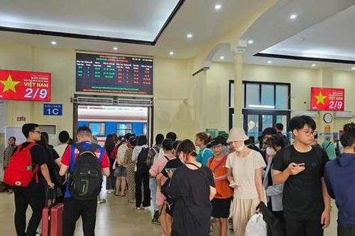 Khách đi tàu hỏa tăng mạnh, đường sắt 'cháy vé' dịp 2/9
