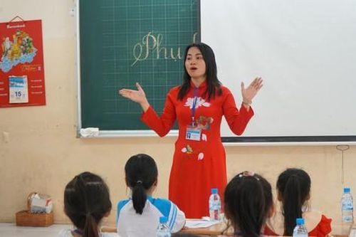 Thời gian vào lớp của học sinh tiểu học tại TPHCM là mấy giờ?