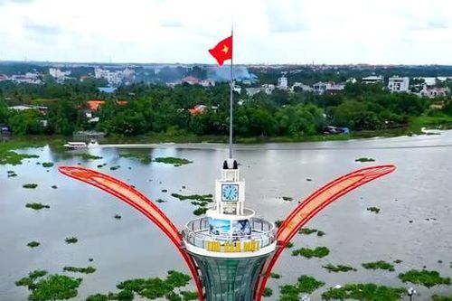 Thông tin lên tháp cánh hoa dầu dịp lễ 2/9 phải trả phí là sai