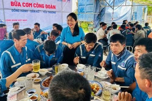 Bữa cơm Công đoàn PETROCONs – Đồng hành, gắn kết, yêu thương