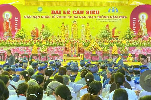 Hàng ngàn người đến Huế dự Đại lễ cầu siêu các nạn nhân tử vong do tai nạn giao thông năm 2024