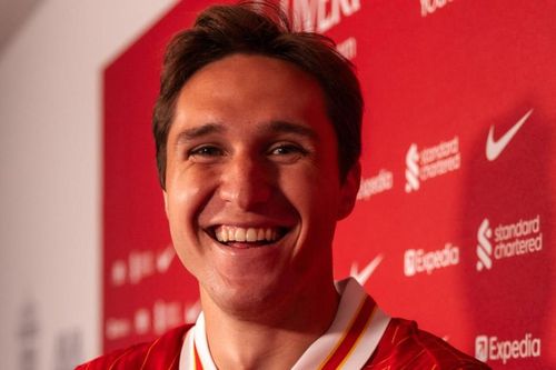 Liverpool đấu MU: Chiesa và giấc mơ từ Old Trafford