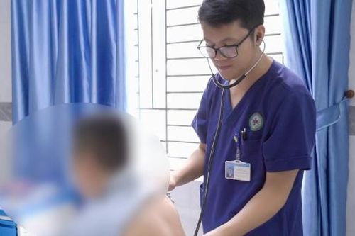 Nam thanh niên 22 tuổi nhập viện do tự uống thuốc an thần điều trị mất ngủ