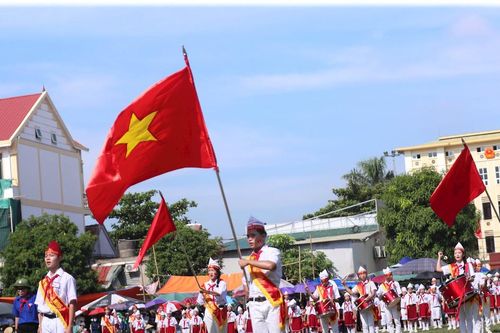 Hình ảnh đẹp duyệt nghi thức Đội chào mừng 79 năm Cách mạng Tháng Tám và Quốc khánh 2/9