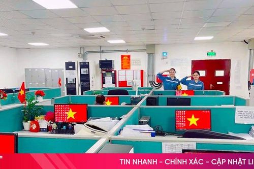 Người lao động doanh nghiệp nước ngoài treo cờ đỏ sao vàng mừng Quốc khánh Việt Nam