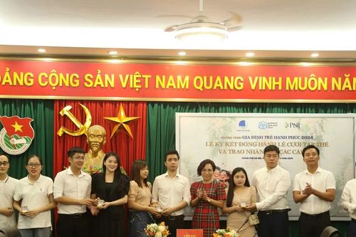 Trao tặng 30 cặp nhẫn cho thanh niên Thủ đô cưới theo nếp sống mới