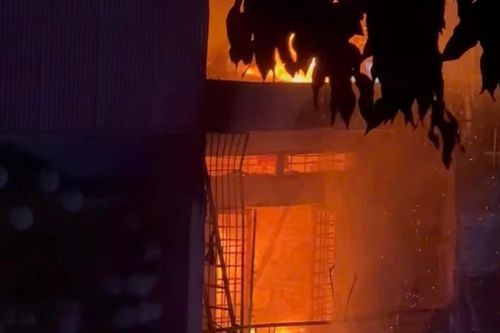 TP Hồ Chí Minh: Cháy lớn nhà 2 tầng, 3 người thoát nạn