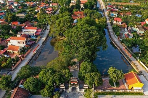 Ngôi đền thiêng tồn tại hơn 7 thế kỷ được xếp hạng Di tích Quốc gia đặc biệt, là nơi Trần Quốc Tuấn đặt kho lương thực nuôi binh sĩ