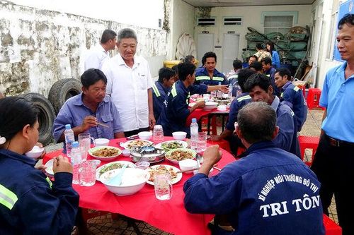 'Bữa cơm công đoàn' tại Xí nghiệp Môi trường đô thị huyện Tri Tôn