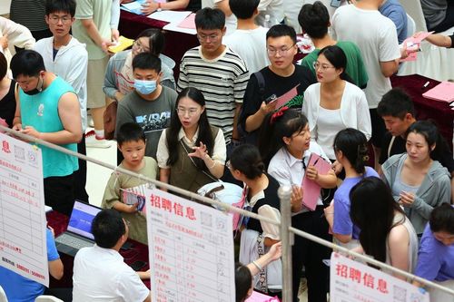 Thất nghiệp cao chưa từng có trong giới trẻ châu Á