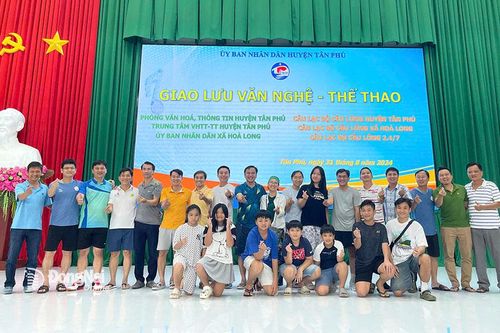 50 vận động viên tham gia giao lưu cầu lông nhân kỷ niệm 79 năm Ngày Quốc khánh (2-9)